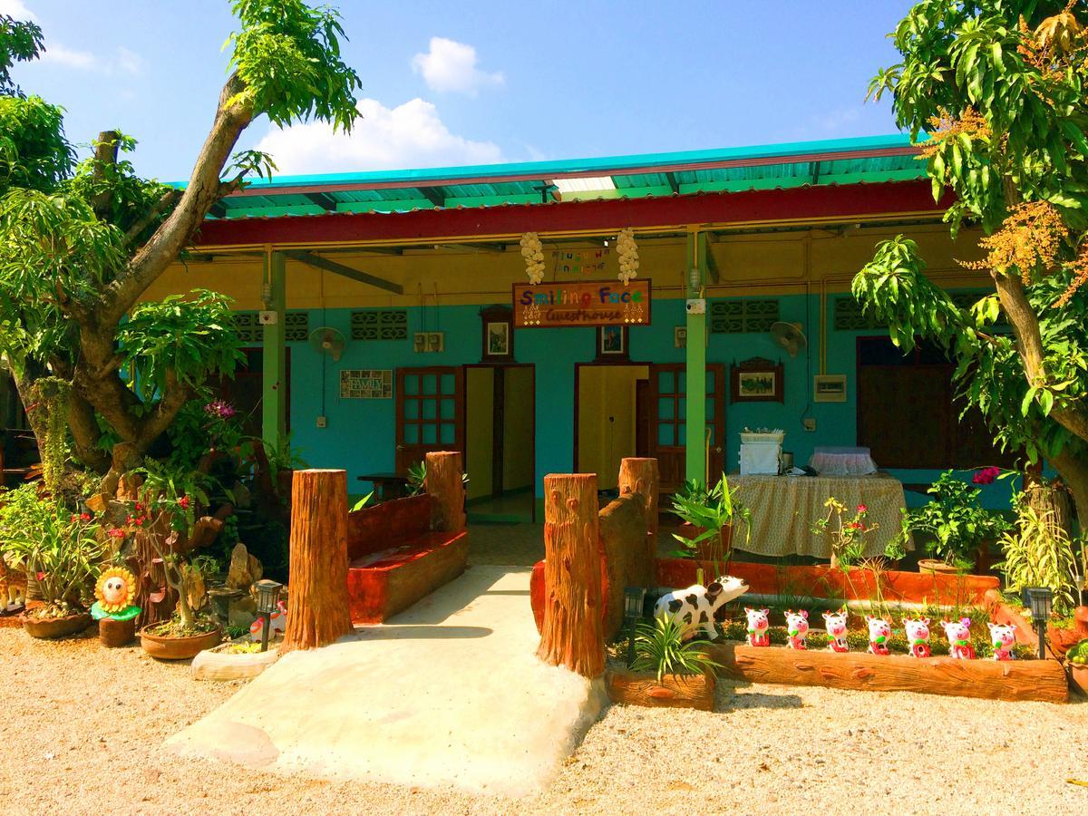 Smilingface Guesthouse Sukhothai Exterior photo